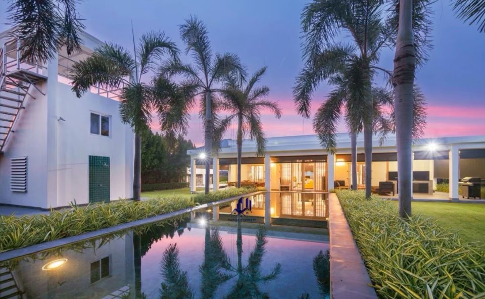 MODERN LUXURY POOLVILLA PATTAYA / LAKE MAPRACHAN 